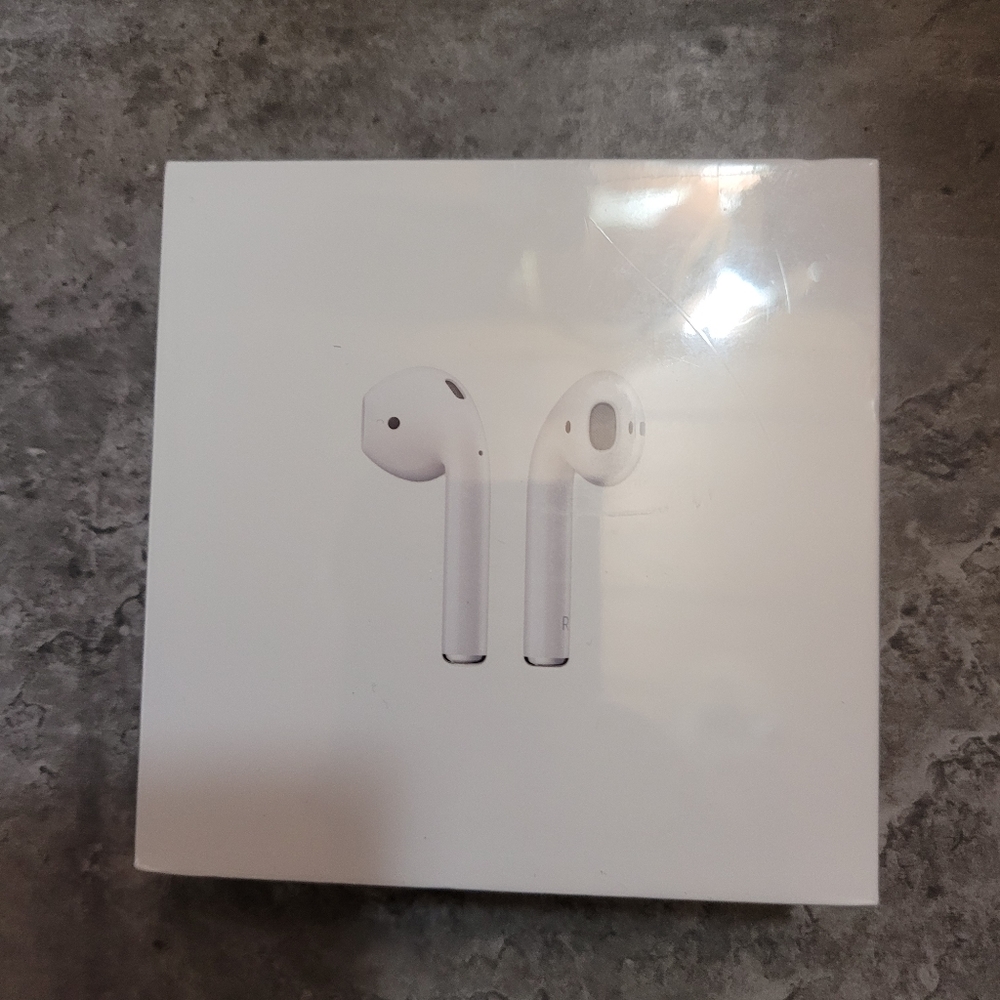 Apple Airpod 2nd generation with case